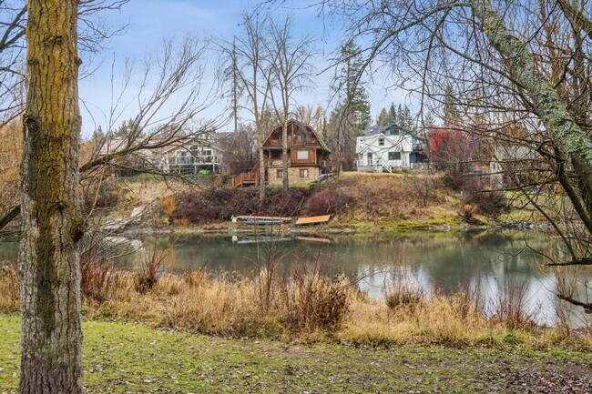 Building Photo - 4 bedroom  Whitefish River Cabin