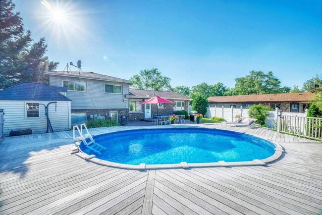 Building Photo - 857 Kings Point Dr W