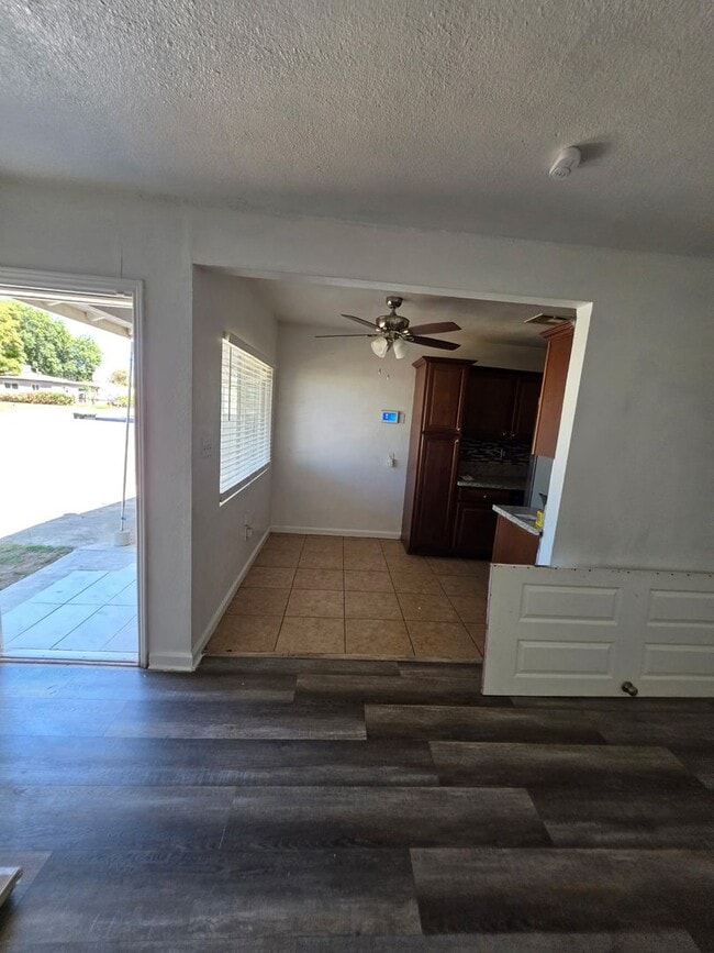 Building Photo - 1225 Castaic Ave