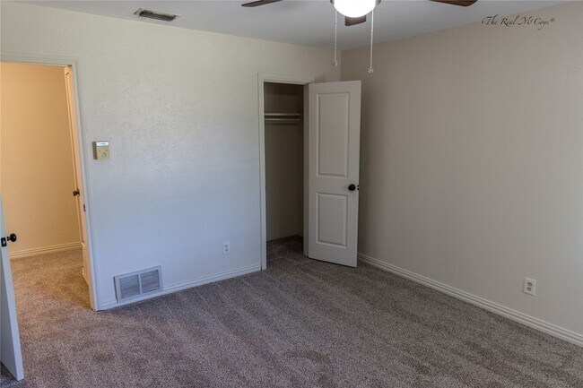 Building Photo - 3101 Raintree Dr