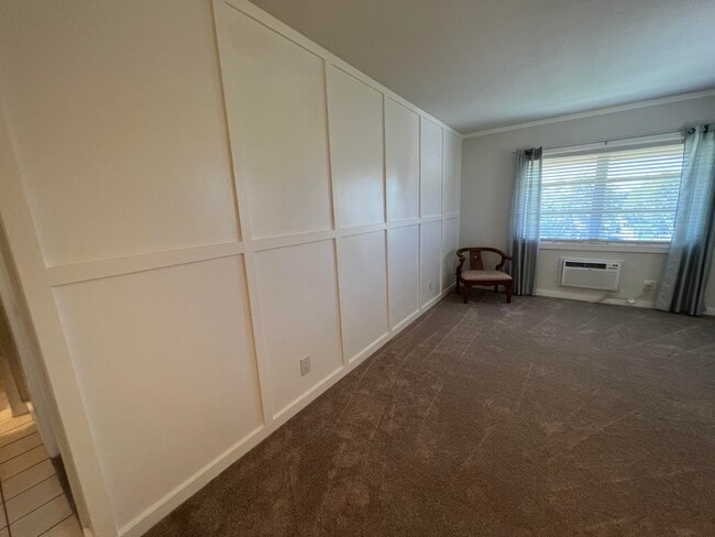 Building Photo - 1050 E Sample Rd