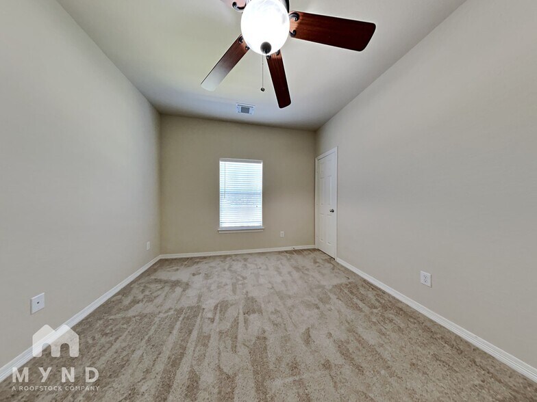 Building Photo - 4463 Diamante Dr