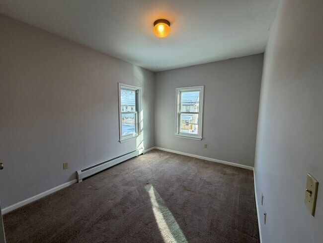 Building Photo - Charming, 2nd floor, 2-Bedroom Apartment, Adams, MA – pet friendly!