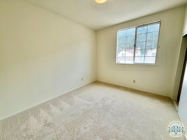 Building Photo - Large 6 BR|3 BA in the coveted Community Of Traditions Belhaven in Daly City With Views Of The Hills