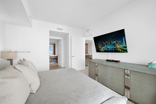 Building Photo - 1300 S Miami Ave