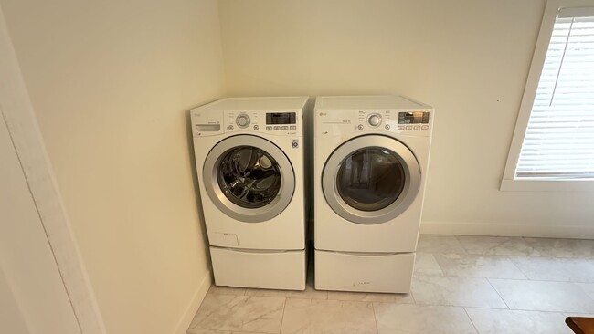 Building Photo - 2741 Pineapple Hwy