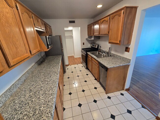 Building Photo - 5001 Carriage Way Dr