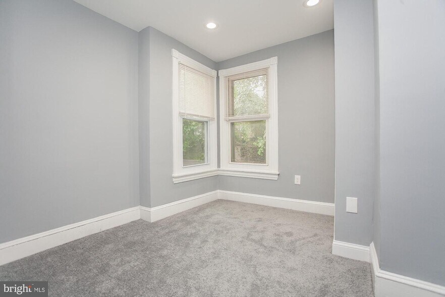 Building Photo - 5229 Ridge Ave
