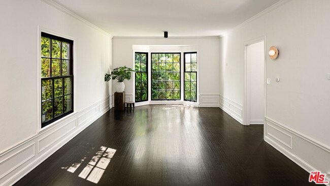 Building Photo - 1954 Hillcrest Rd