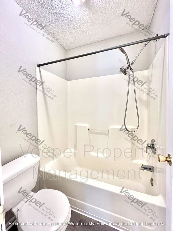 Building Photo - 5644 N Anita Ave