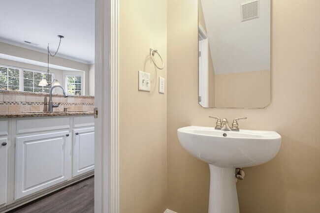 Building Photo - 1411 Crimson Creek Dr