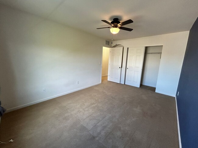 Building Photo - Beautiful 5-bedroom House in the Saddle Rock Area