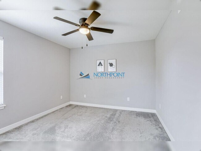 Building Photo - Spacious 4 beds 2.5 baths in Lees Summit