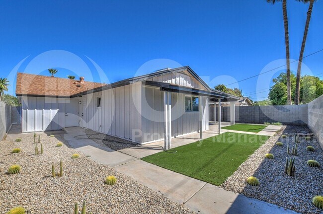 Building Photo - 1725 W Mitchell Dr