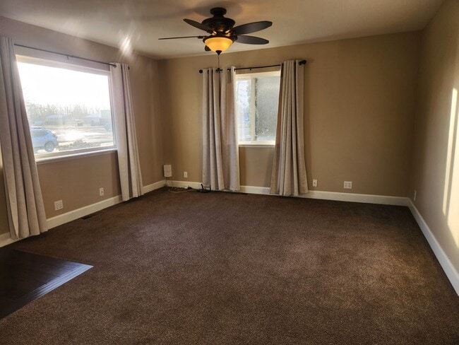 Building Photo - 313 E Main St