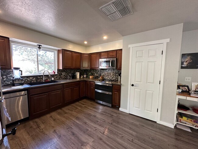 Building Photo - 2677 Rodney Dr