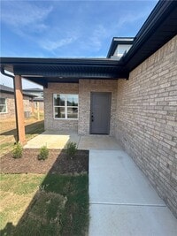 Building Photo - 623 Cosmos St