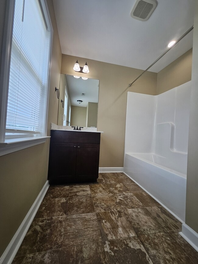 Building Photo - 303 Weeping Willow Dr