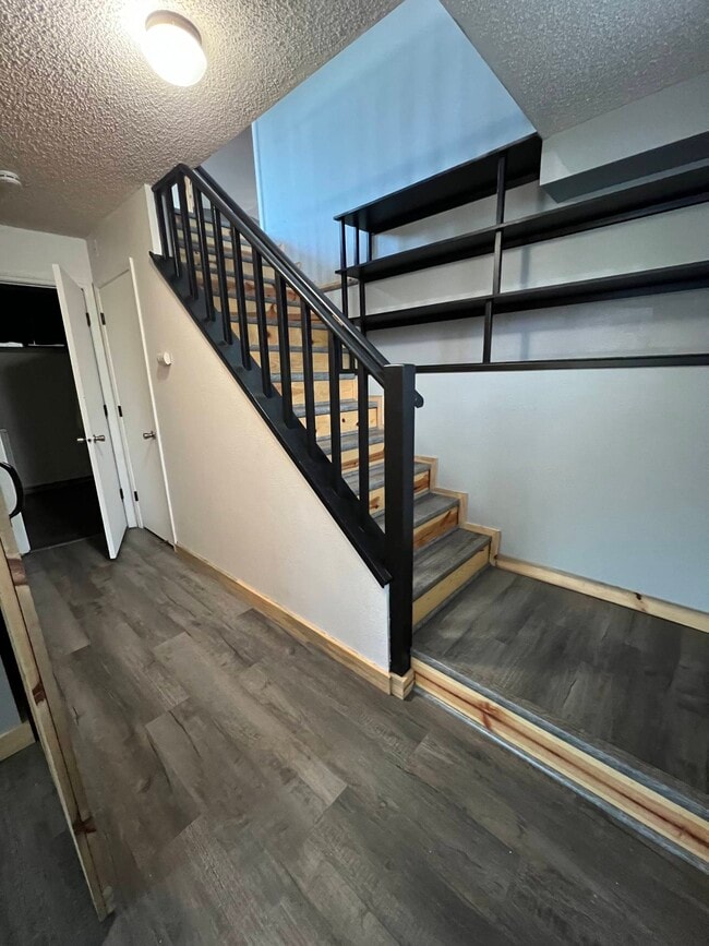 Building Photo - 100 Hills W Way