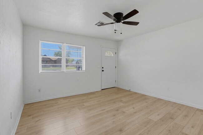 Building Photo - 321 SE 67th St