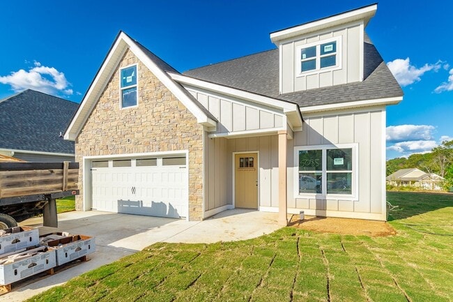 Building Photo - 5085 Oop Rd