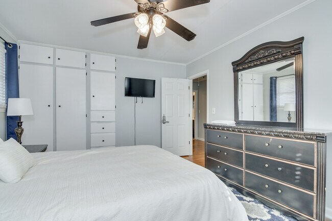 Building Photo - 1127 Magnolia Dr