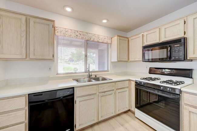 Building Photo - 2613 Breakers Creek Dr
