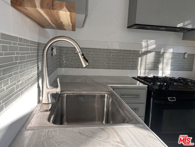 Building Photo - 5632 Baltimore St