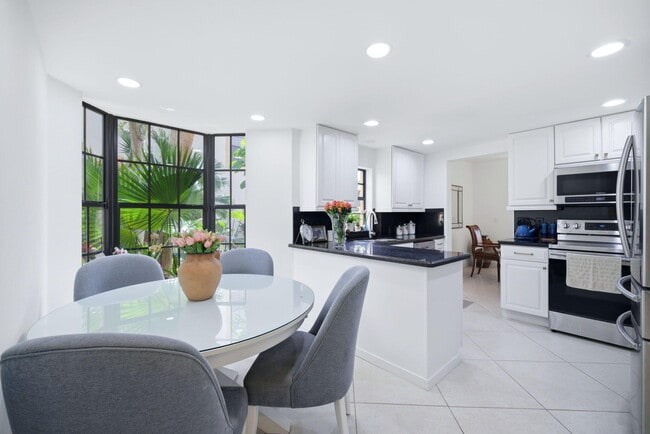 Building Photo - 7798 La Mirada Dr