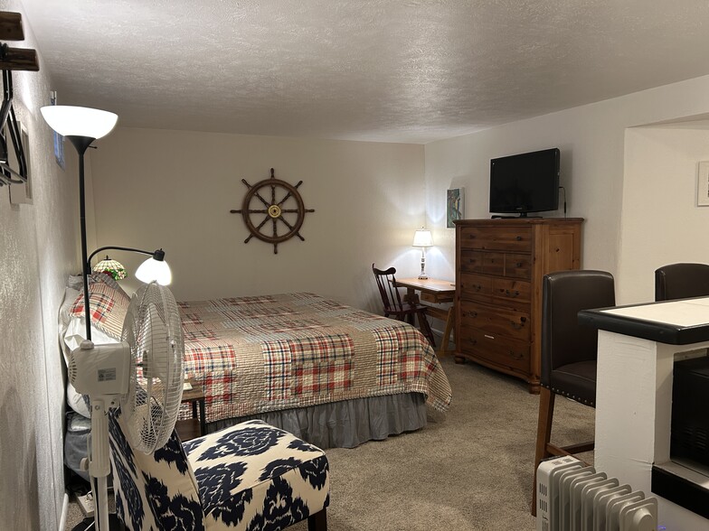 Building Photo - 10933 W 67th Pl