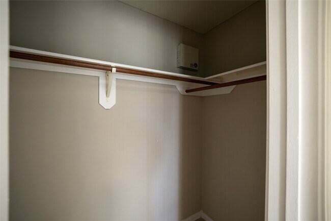 Building Photo - 3343 Bandell Dr