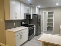 Building Photo - 518 Burnwood Dr