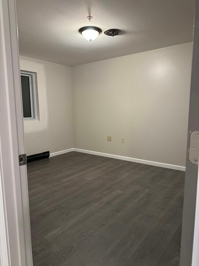 Building Photo - 355 S Main St