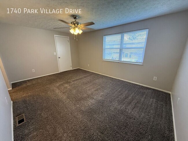 Building Photo - 1740 Park Village Dr