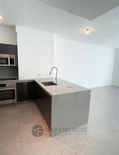 Building Photo - 1080 Brickell Ave