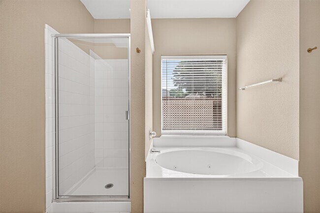Building Photo - 17611 Haywood Oaks Dr