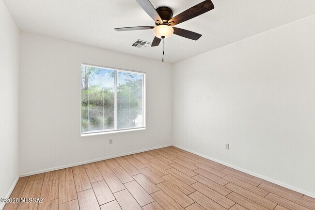 Building Photo - 7795 S Sentinal Stone Dr