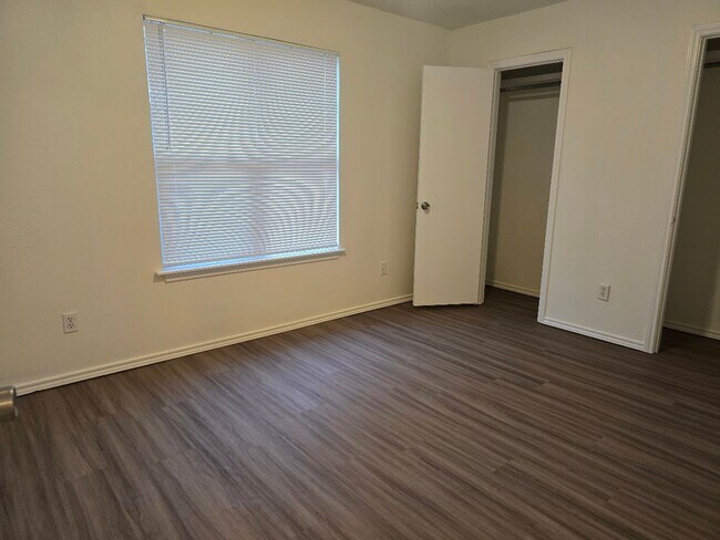 Building Photo - Updated and available now!