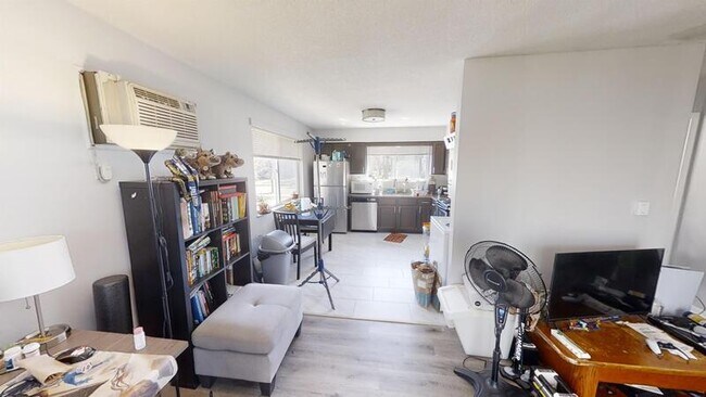 Building Photo - 1302 W Huron St