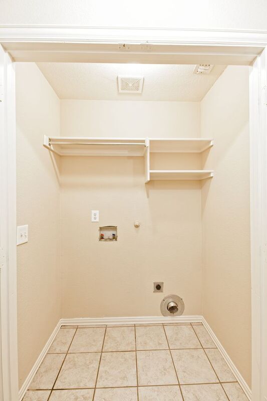 Building Photo - 933 Farmington Rd