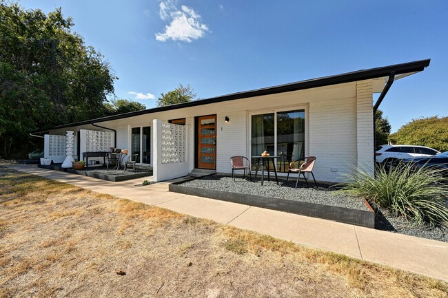 Building Photo - 1215 Hollow Creek Dr