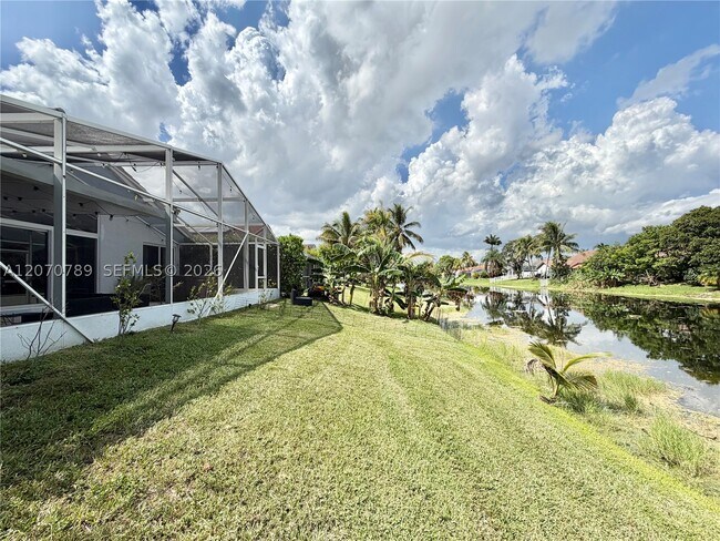 Building Photo - 415 NW 165th Ave