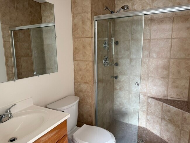 Building Photo - 324 Oak Meadow Ct