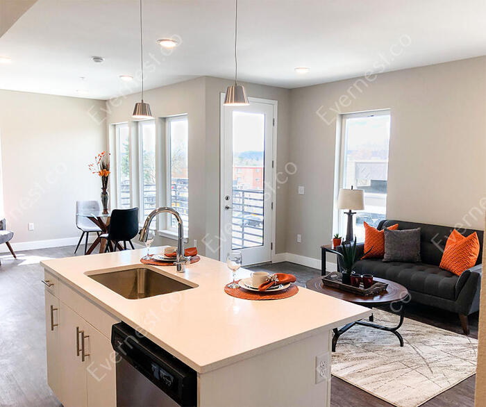 Building Photo - 2374 S University Blvd