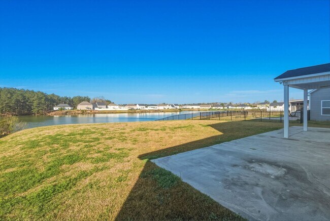 Building Photo - 5 bedroom waterfront property