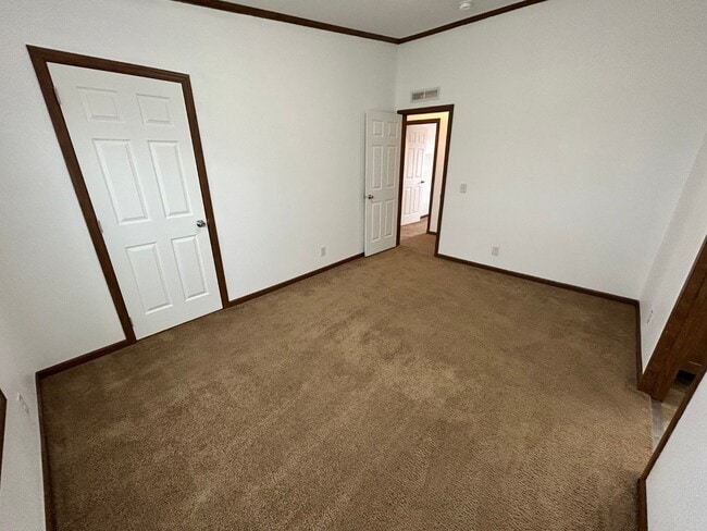 Building Photo - 220 Riverwood Dr