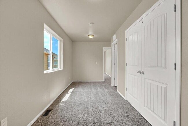 Building Photo - Modern Townhome with Central A/C, 2-Car Ga...
