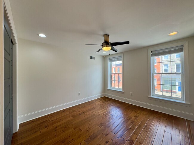 Building Photo - Elegant 3 Bedroom/3.5 Bathroom Townhome in...