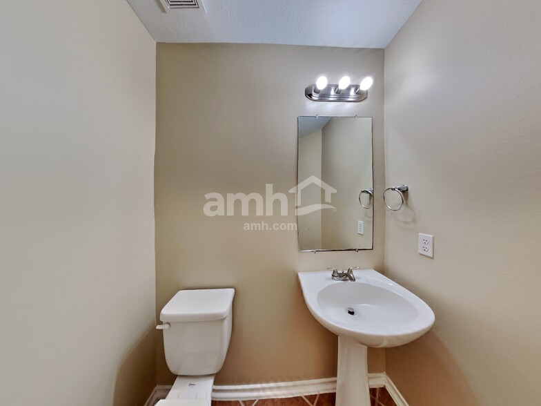 Building Photo - 4418 Sprangletop Ave