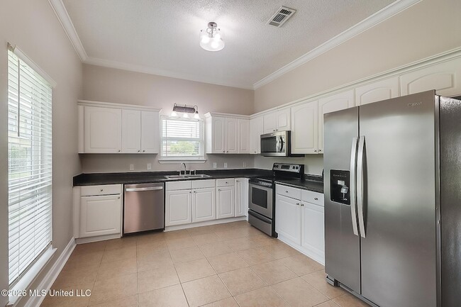 Building Photo - 410 Old Spanish Trail